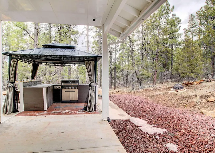 W/ Private Hot Tub & Bar Holiday home