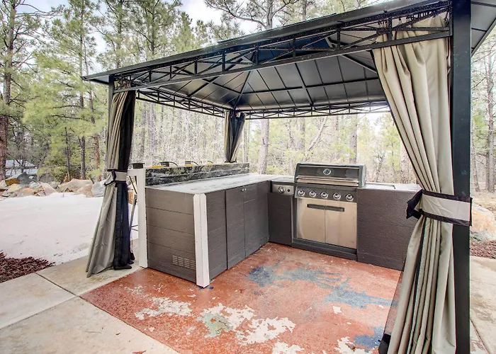 W/ Private Hot Tub & Bar Holiday home *